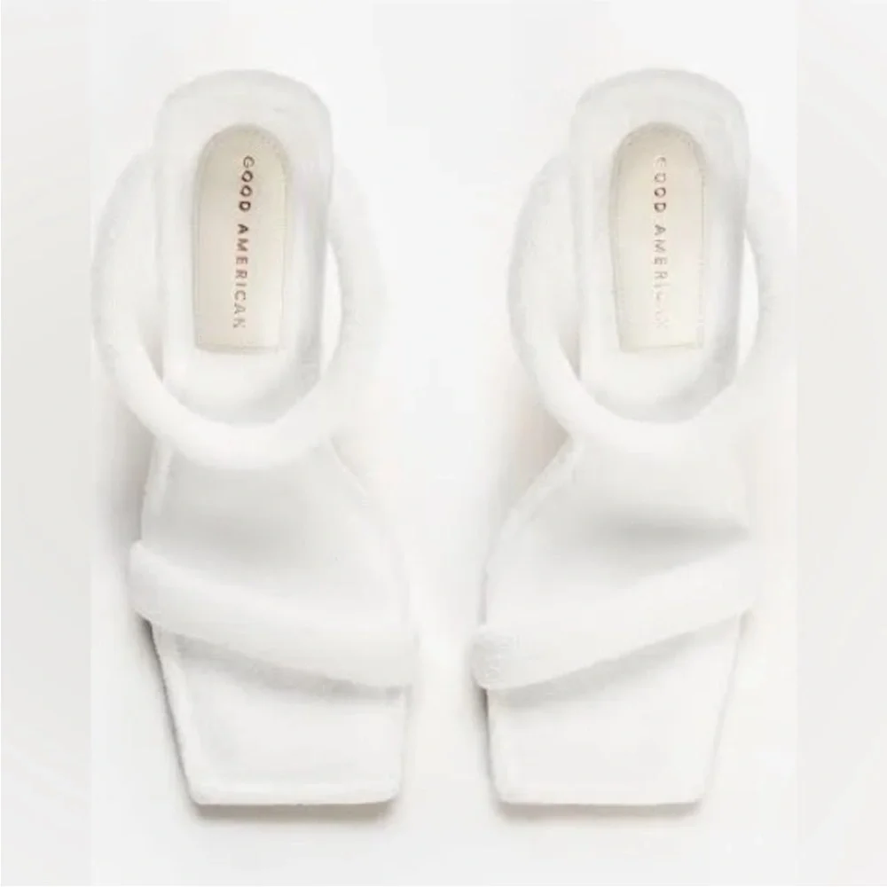 NIB GOOD AMERICAN WHITE‎ TERRY SLIP ON SANDALS